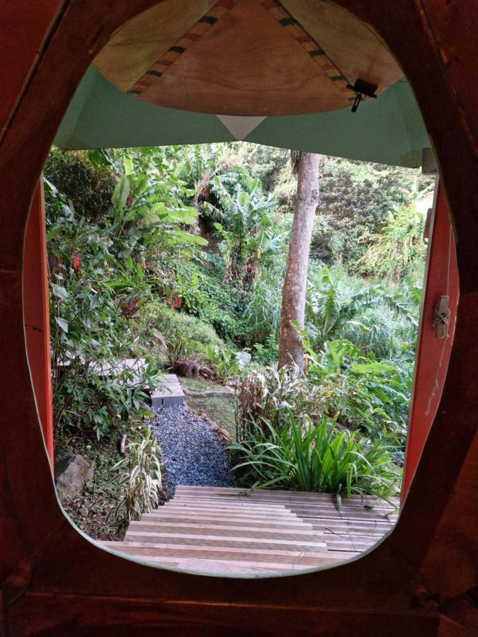 Dome En Bord De Riviere Hotell Saint-Claude Exteriör bild